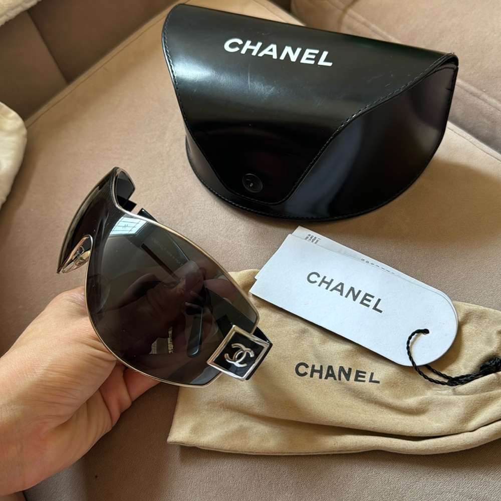 Y2k Chanel Vintage Sunglasses (negotiable)